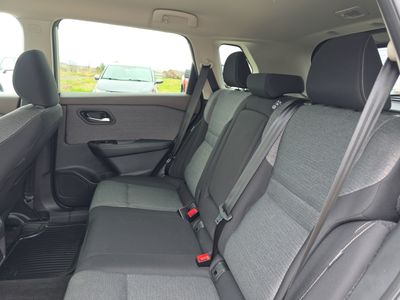2023 Nissan Rogue — photo 18 view