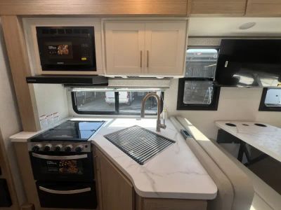 2027 Thor Motor Coach CHATEAU — photo 8 view