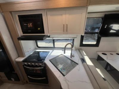 2027 Thor Motor Coach CHATEAU — photo 9 view