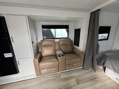 2026 Brinkley MODEL I - Photo 8