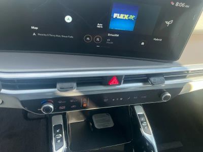 2026 Kia Sorento Hybrid — photo 12 view