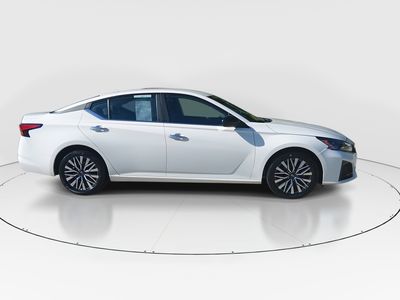 2025 Nissan Altima - Photo 8