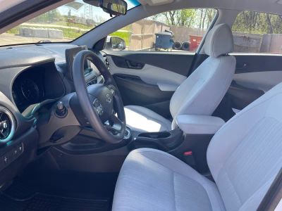 2023 Hyundai Kona — photo 9 view