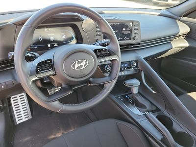 2025 Hyundai Elantra - Photo 2