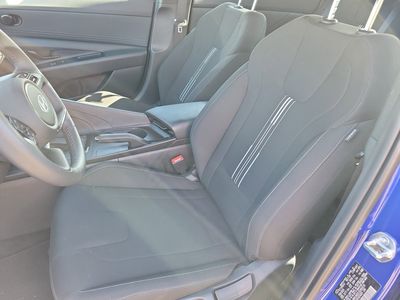 2025 Hyundai Elantra - Photo 4
