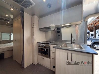 2025 Airstream Flying Cloud - Photo 12