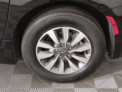 2024 Chrysler Pacifica — photo 10 view