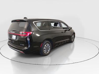 2024 Chrysler Pacifica — photo 7 view