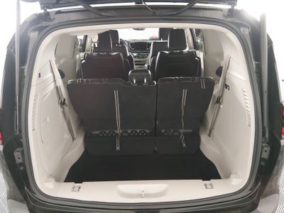 2024 Chrysler Pacifica — photo 11 view