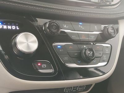 2024 Chrysler Pacifica — photo 20 view