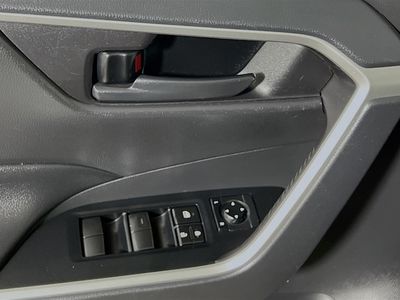 2019 Toyota RAV4 - Photo 13