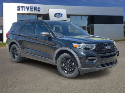 2020 Ford Explorer XLT in Agate Black Metallic — front three-quarter view