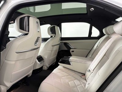 2026 BMW i7 - Photo 17