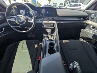 2024 Hyundai Elantra — photo 13 view