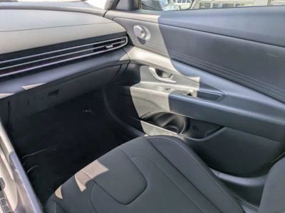 2024 Hyundai Elantra — photo 15 view