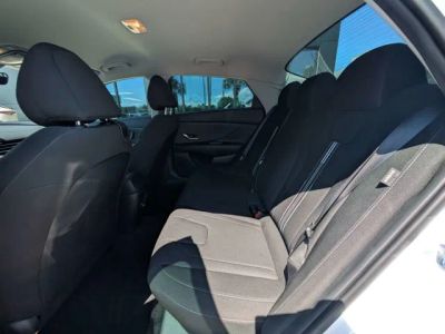 2024 Hyundai Elantra — photo 12 view