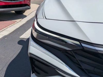 2024 Hyundai Elantra — photo 9 view
