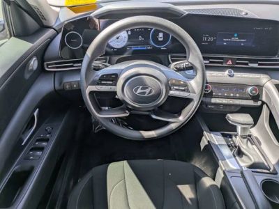 2024 Hyundai Elantra — photo 14 view