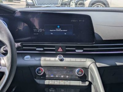 2024 Hyundai Elantra — photo 16 view