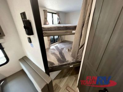 2025 Venture RV Stratus - Photo 17