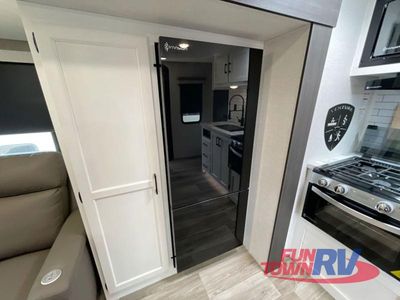 2025 Venture RV Stratus - Photo 13