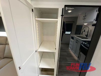 2025 Venture RV Stratus - Photo 14