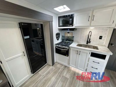 2025 Venture RV Stratus - Photo 10