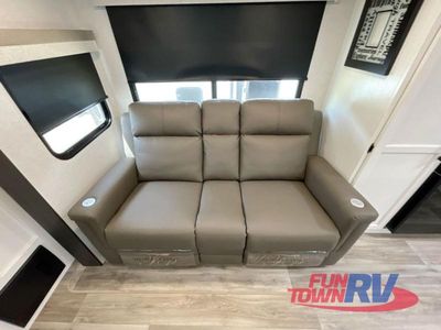 2025 Venture RV Stratus - Photo 15