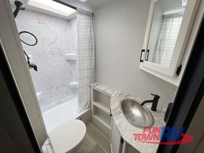 2025 Venture RV Stratus - Photo 18