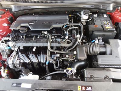 2025 Hyundai Elantra — photo 9 view