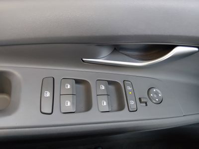 2025 Hyundai Elantra — photo 19 view