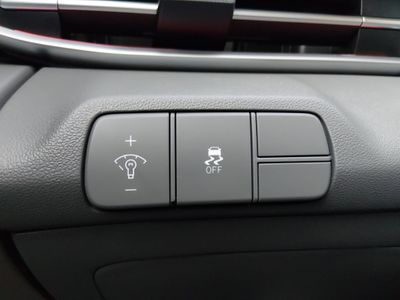2025 Hyundai Elantra — photo 13 view