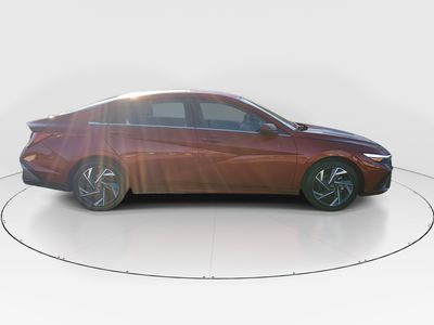 2025 Hyundai Elantra — photo 8 view