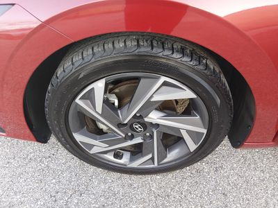 2025 Hyundai Elantra — photo 10 view