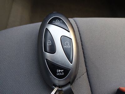 2025 Hyundai Elantra — photo 15 view