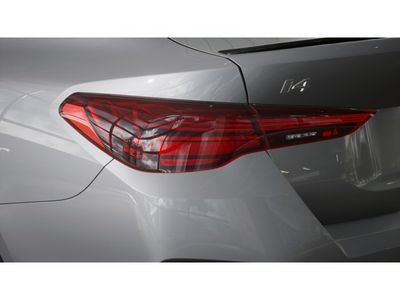 2026 BMW i4 - Photo 8