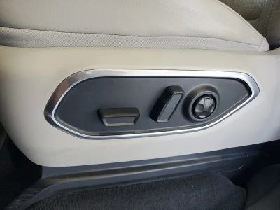 2022 Jeep Wagoneer — photo 19 view