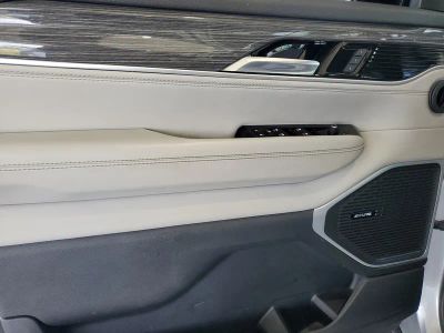 2022 Jeep Wagoneer — photo 14 view