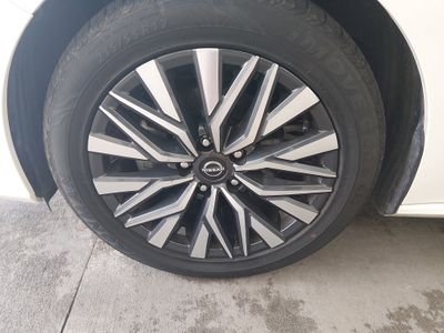 2025 Nissan Altima — photo 10 view