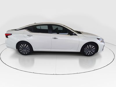 2025 Nissan Altima — photo 8 view