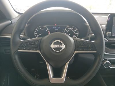2025 Nissan Altima — photo 12 view
