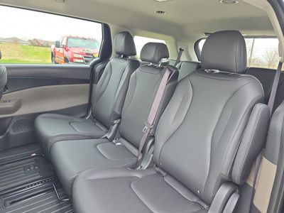 2026 Kia Carnival — photo 18 view