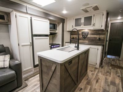 2021 Venture RV SportTrek Touring 343VIK — photo 13 view