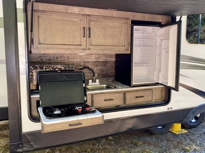2021 Venture RV SportTrek Touring 343VIK — detail view