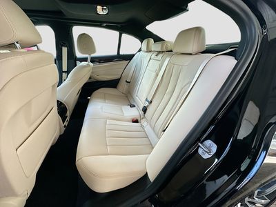 2023 BMW 5 Series — photo 26 view