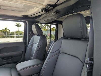 2026 Jeep Gladiator - Photo 11
