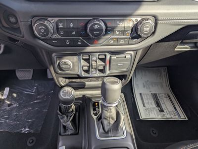 2026 Jeep Gladiator - Photo 15