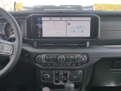 2026 Jeep Gladiator — photo 19 view