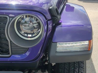 2026 Jeep Gladiator — photo 10 view