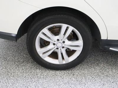 2013 Mercedes-Benz M-Class AWD — engine compartment view